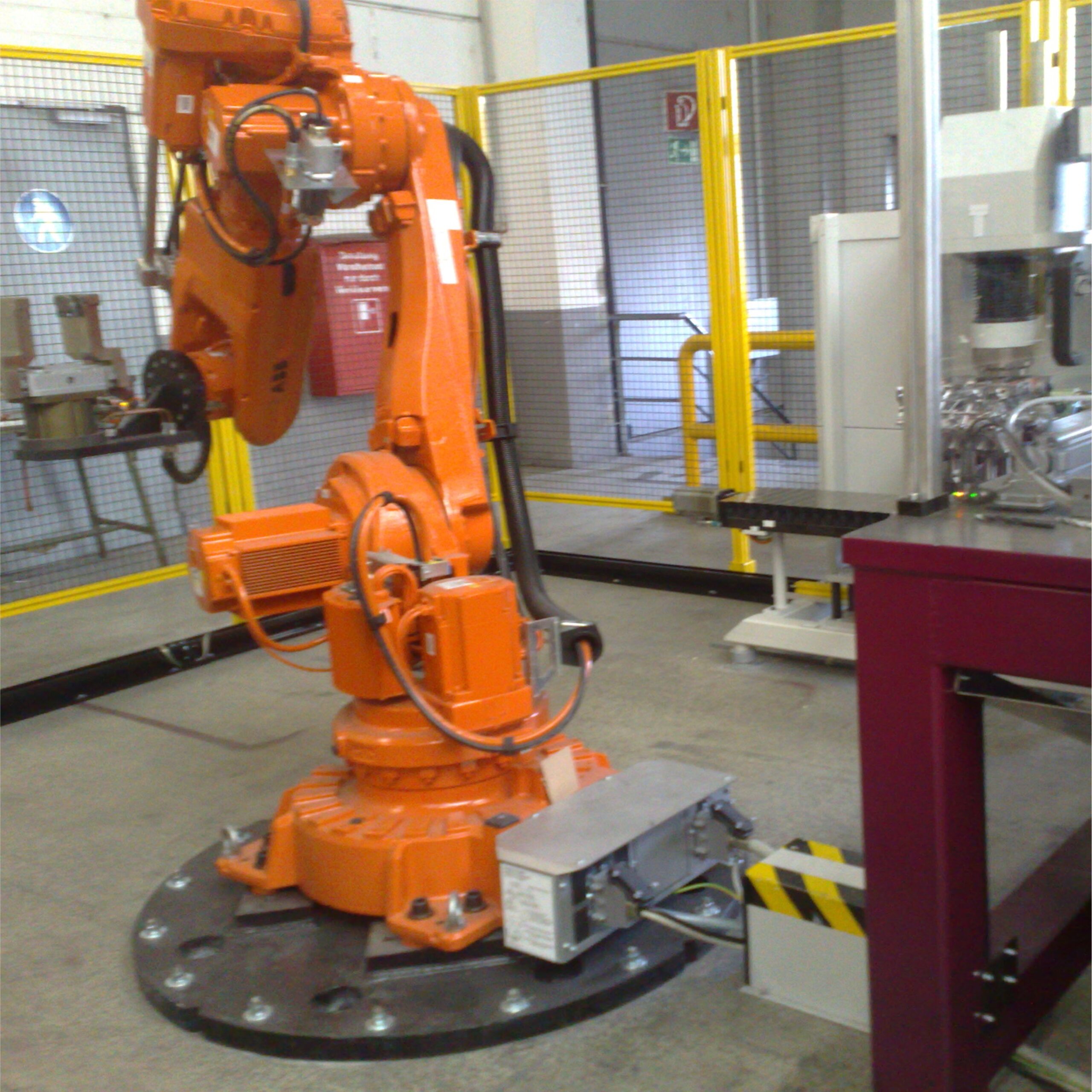 Roboterzelle mit Leitstand